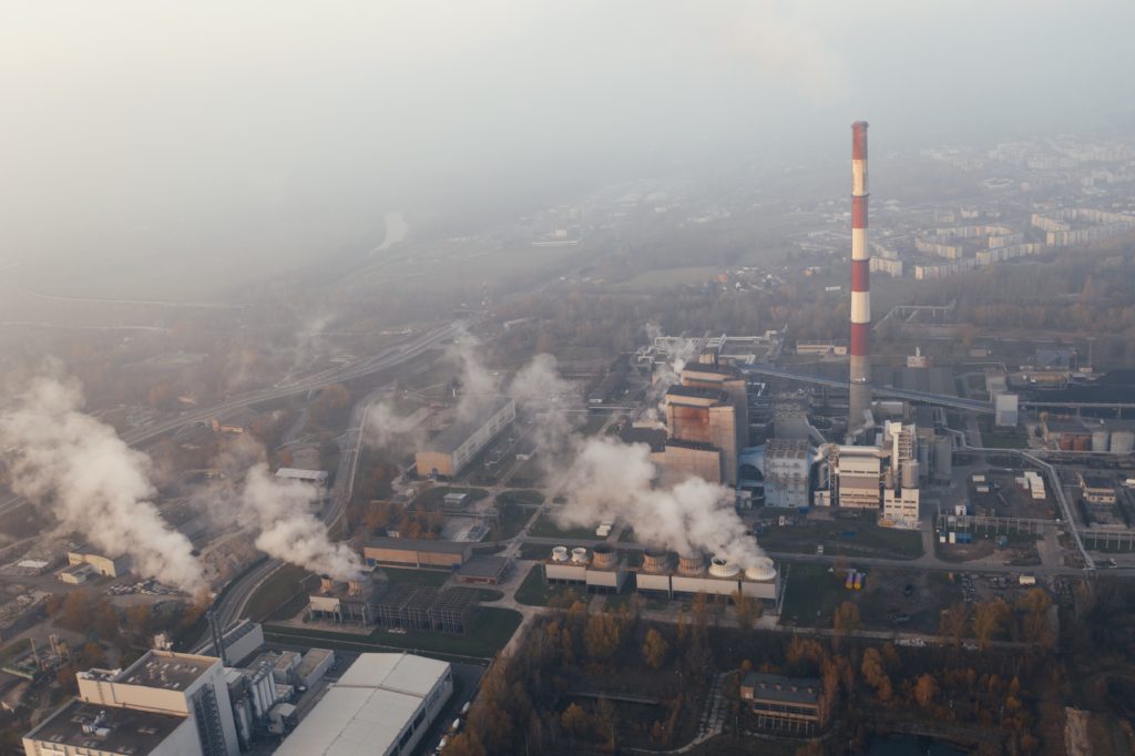 Szef senackiej komisji ds. klimatu wzywa do przyspieszenia dekarbonizacji