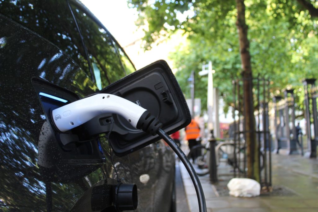 NFOŚiGW przekazuje kolejną transzę środków w ramach programu "Mój elektryk"
