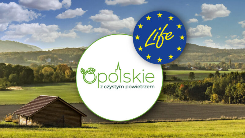 Logo Opolskie z czystym powietrze i programu LIFE na tle Sudetów