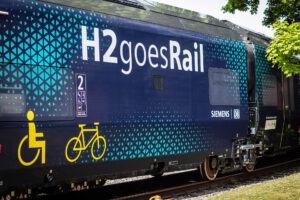 Bok pociągu wodorowego z nazwą projektu H2goesRail