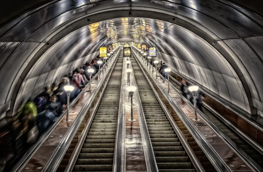 metro w warszawie, ruchome schody