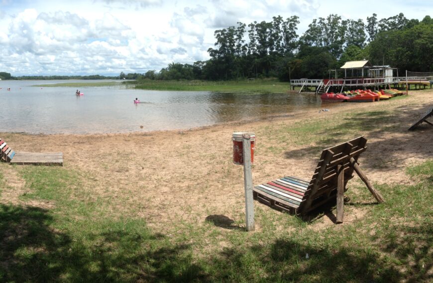 Tylko 58,1% kąpielisk w Polsce spełnia unijne normy kwalifikujące jakość wody jako „doskonałą” Fot. Freepik