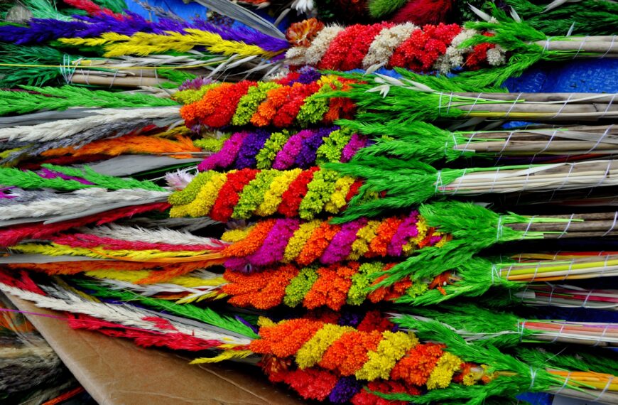 Palma wielkanocna z naturalnych roślin to piękna ozdoba stołu i symbol Wielkanocy Fot. Pixabay