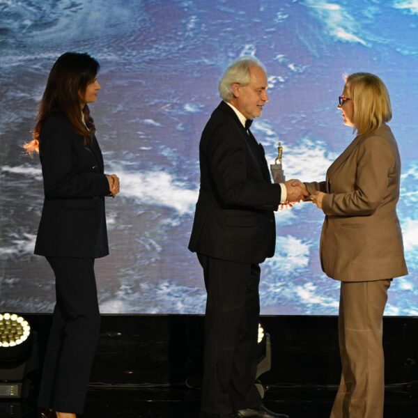 Ministra klimatu i środowiska Paulina Hennig-Kloska odebrała tytuł Ambasadora Zielonej Transformacji podczas Polskiego Kongresu Klimatycznego.