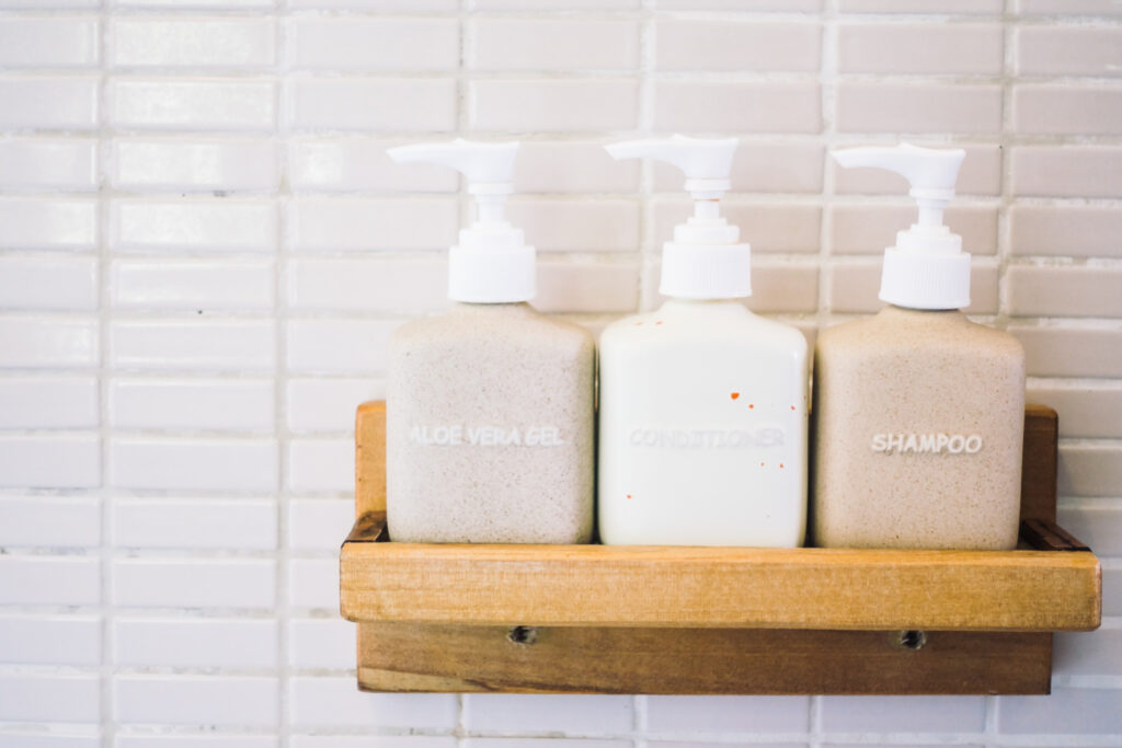 Koniec z darmowymi kosmetykami w hotelach? Nowe przepisy w Unii Europejskiej 1 minibutelki