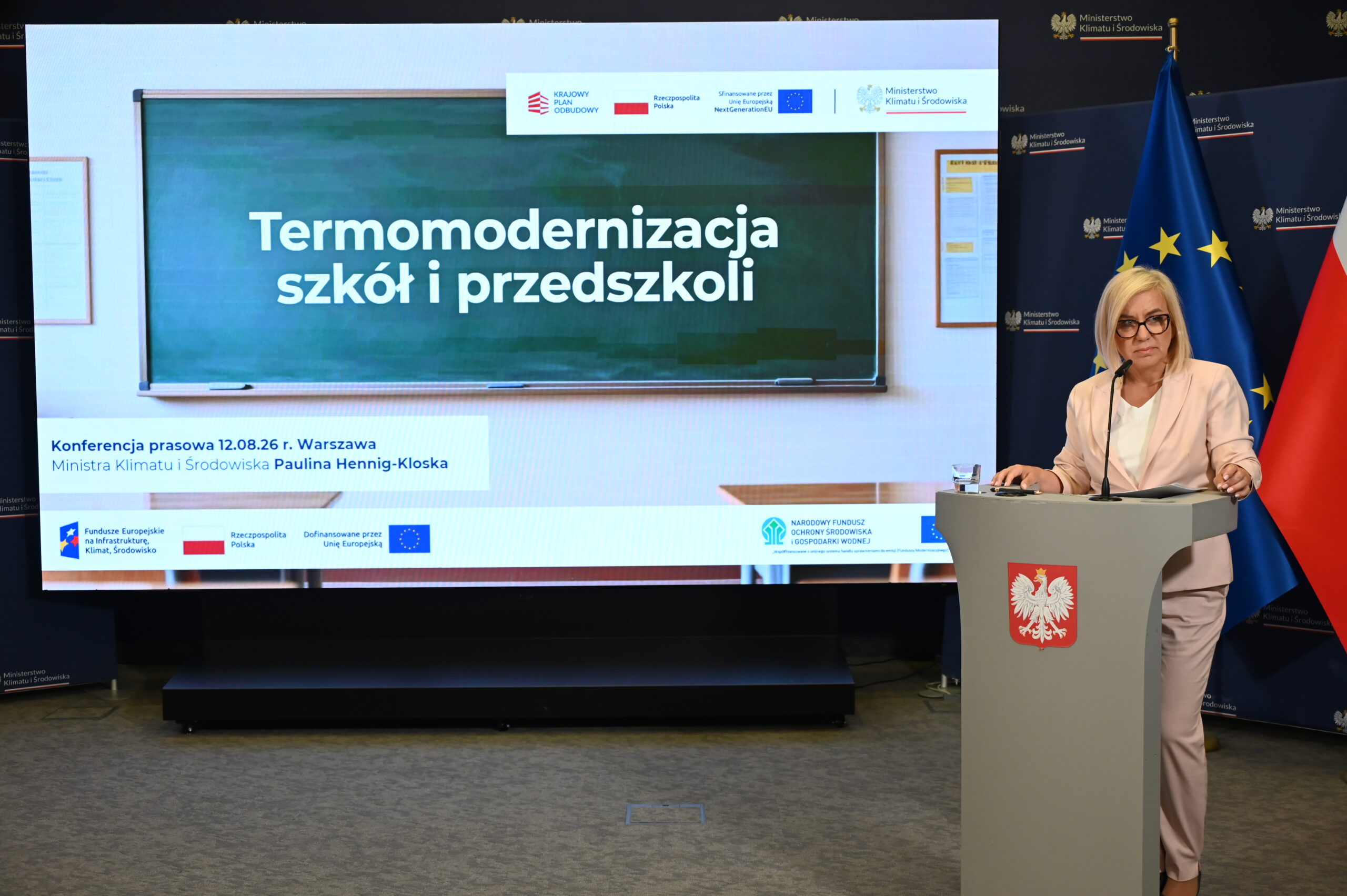 Ministra Paulina Hennig-Kloska podczas konferencji na temat termomodernizacji 1000 szkół i przedszkoli w Polsce